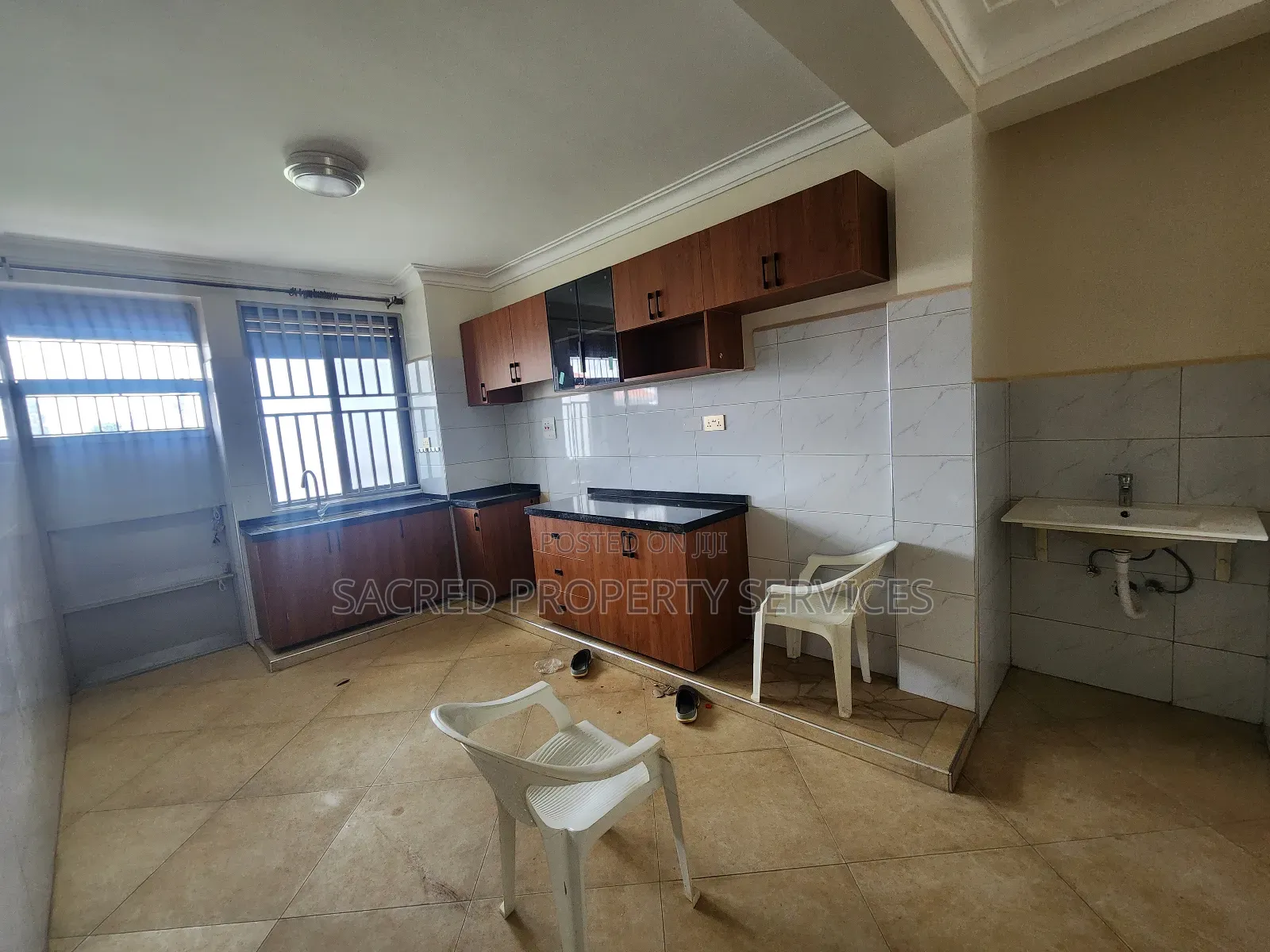 3bdrm Apartment in Buwate, Kira for rent