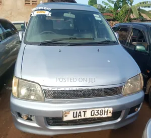 Toyota Noah 2001 Gray
