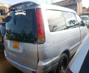 Toyota Noah 2001 Gray