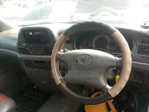 Toyota Noah 2002 White
