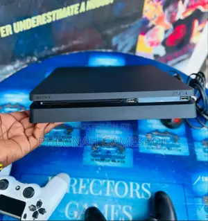 Clean Playstation 4 Slim, Ps4 Slim. Chipped - 12 Games - 2 Controllers