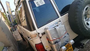 Toyota Land Cruiser 2006 White