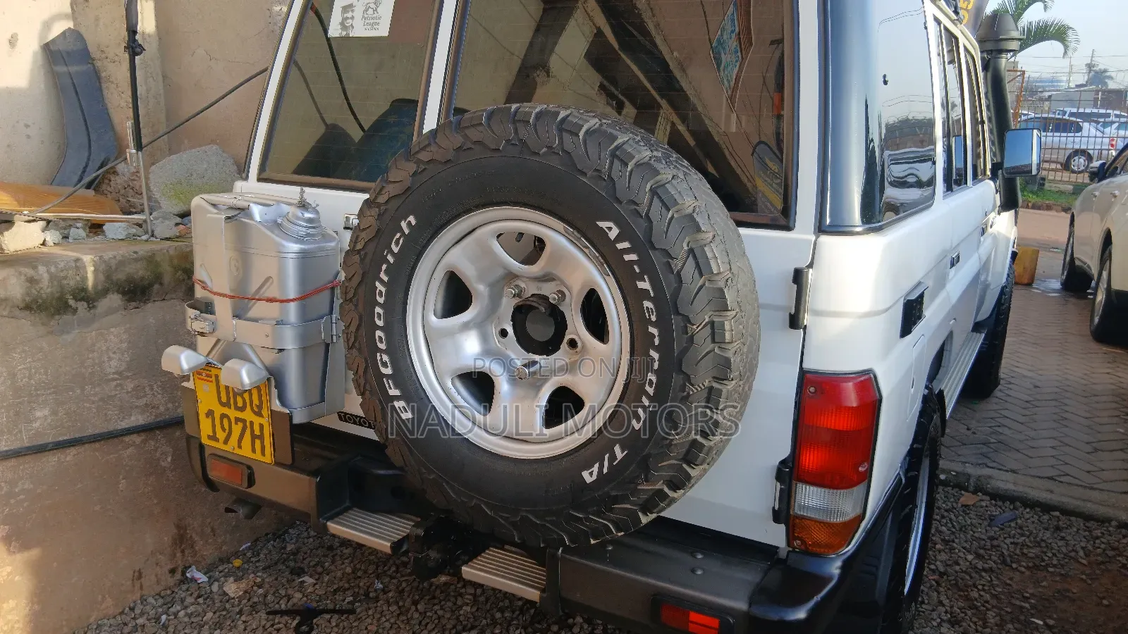 Toyota Land Cruiser 2006 White