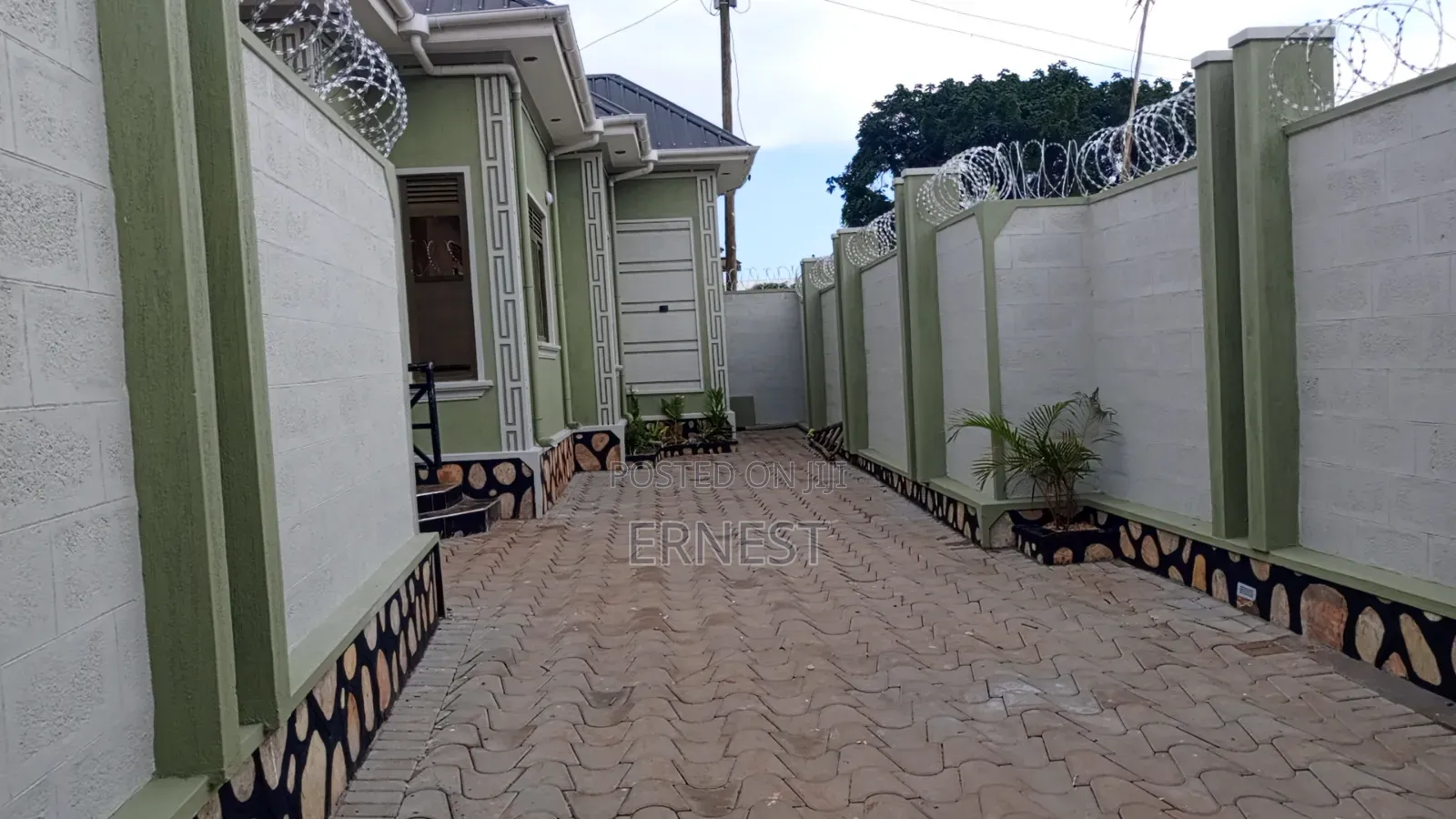 Brandnew 3 Bedroom House at Seguku Katale Entebbe Rd on 50x50 Titled