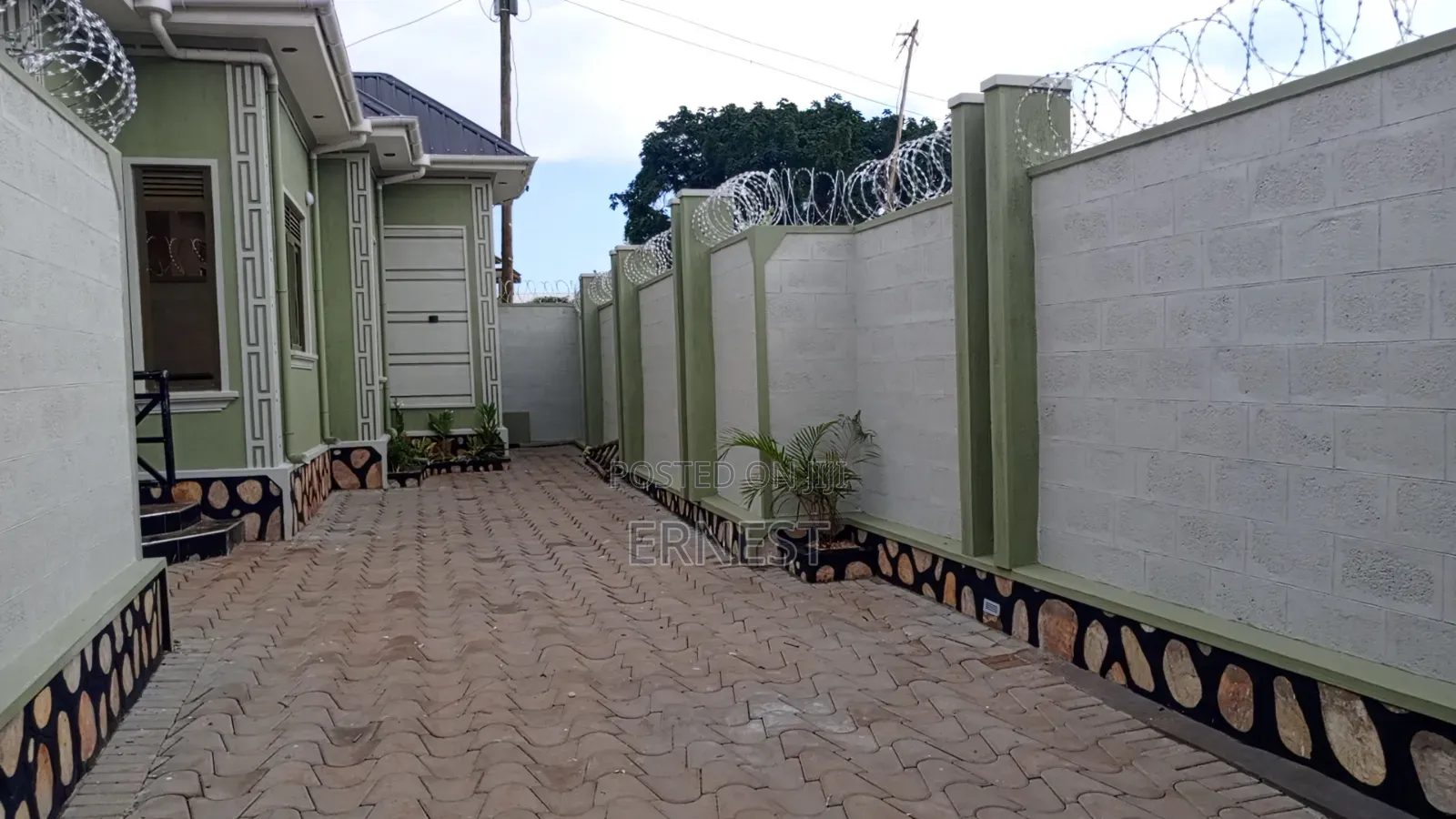 Brandnew 3 Bedroom House at Seguku Katale Entebbe Rd on 50x50 Titled