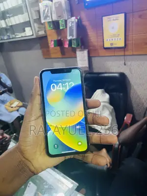 Apple iPhone XR 64 GB White