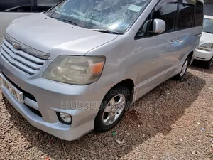 Toyota Noah 2005 Silver