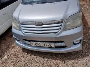 Toyota Noah 2005 Silver