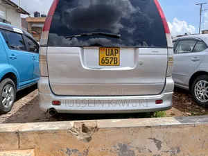Toyota Noah 2004 Silver