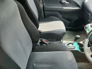 Toyota IST 2010 Silver