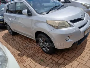 Toyota IST 2010 Silver