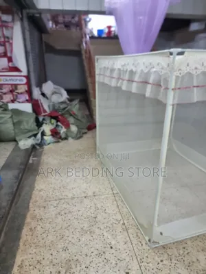 Plain Cream Zip Box Net