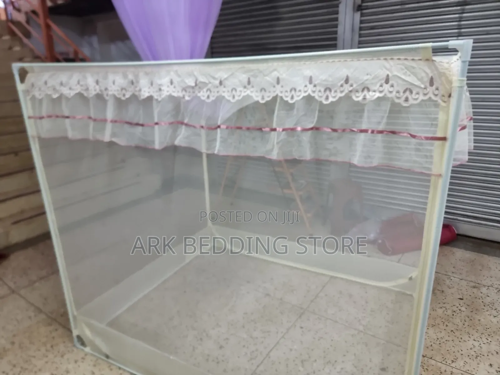 Plain Cream Zip Box Net