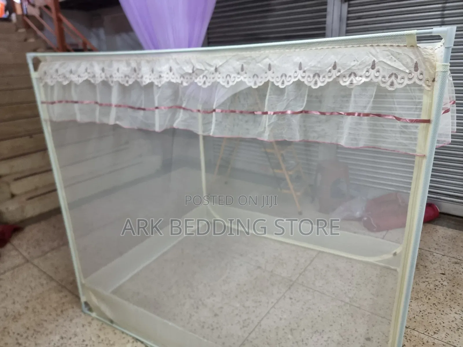 Plain Cream Zip Box Net