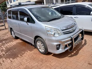 Toyota Noah 2011 Silver