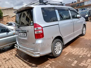 Toyota Noah 2011 Silver