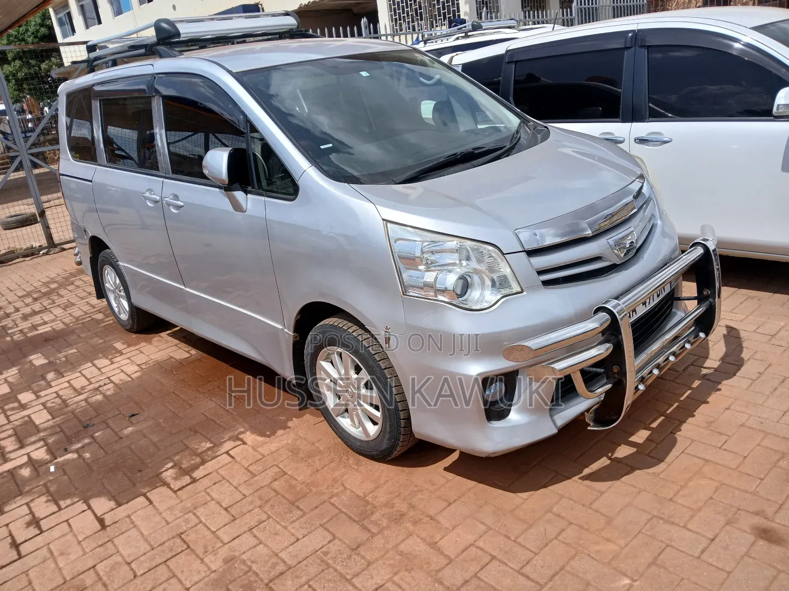 Toyota Noah 2011 Silver