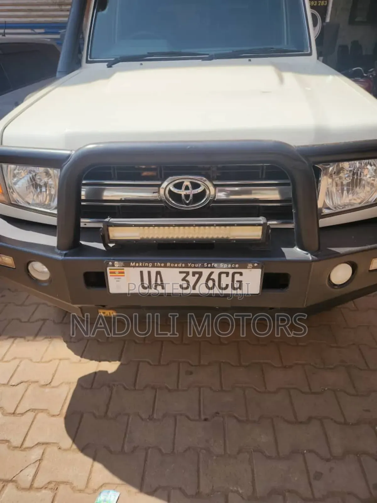 Toyota Land Cruiser 2006 White