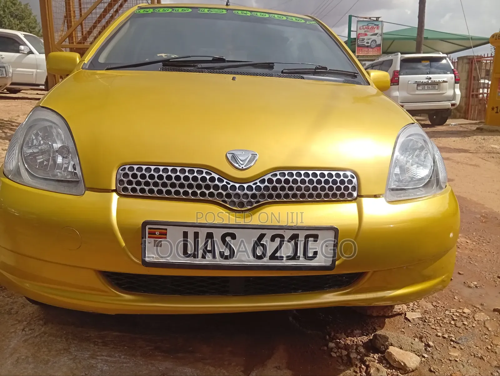 Toyota Vitz 2000 Gold