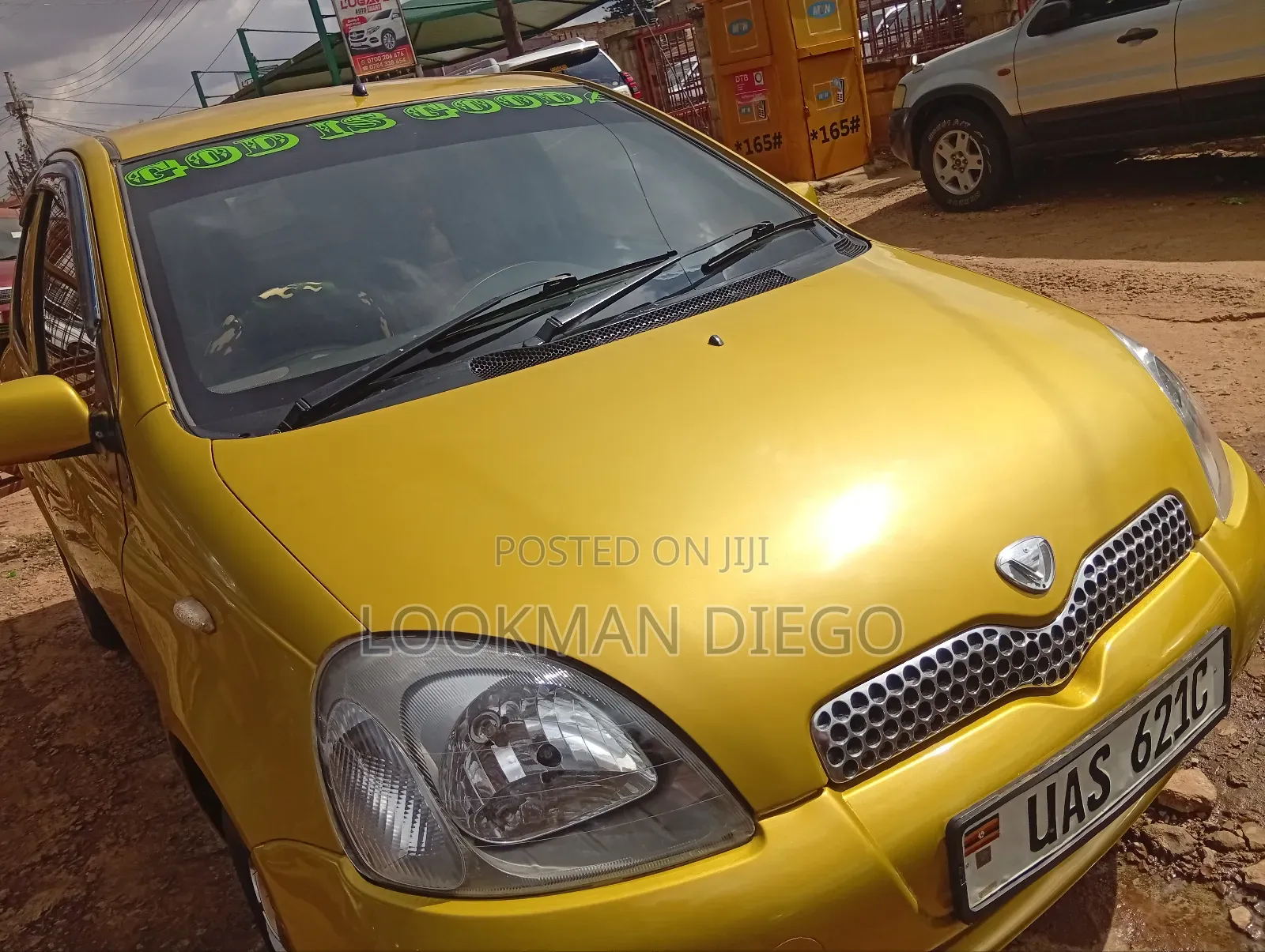 Toyota Vitz 2000 Gold