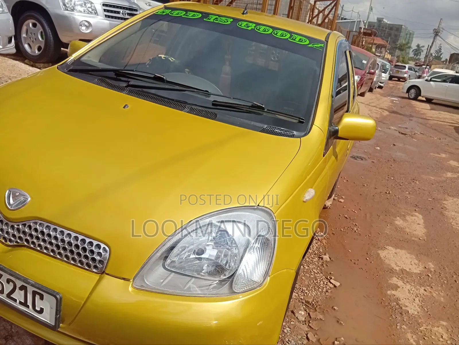 Toyota Vitz 2000 Gold