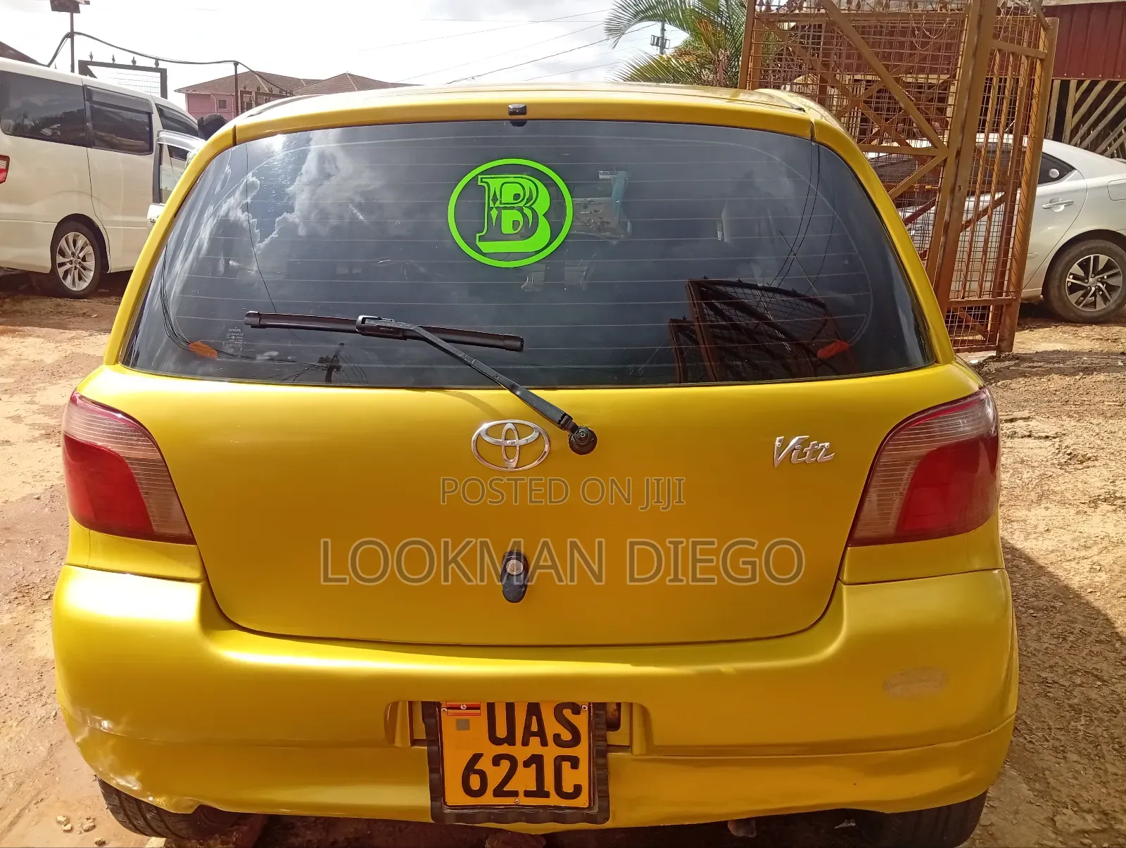 Toyota Vitz 2000 Gold
