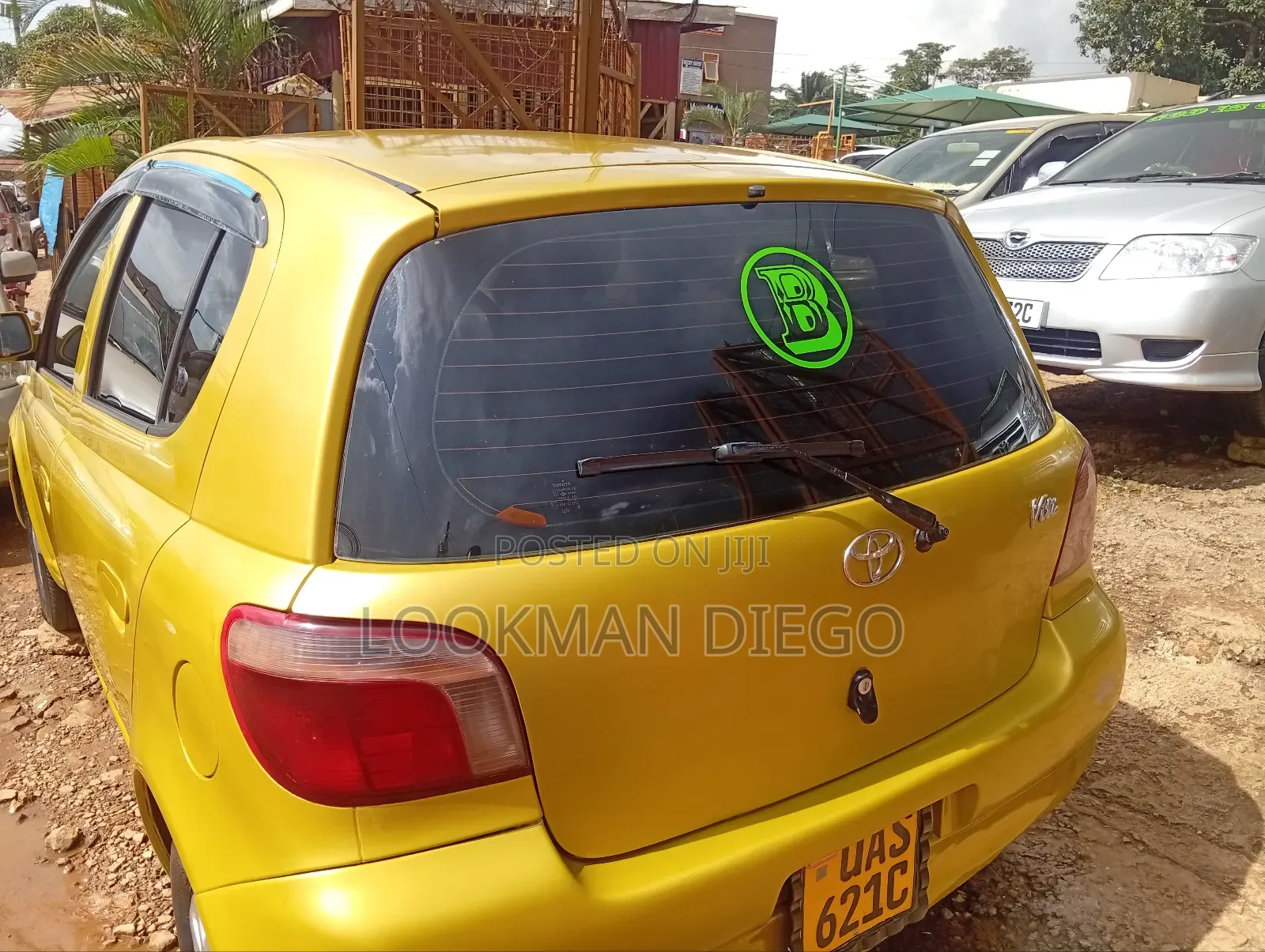 Toyota Vitz 2000 Gold