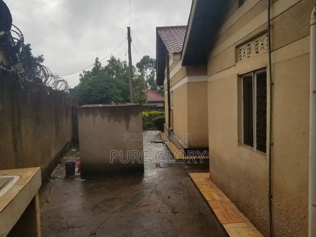 3bdrm House in Mutungo, Nakawa for sale