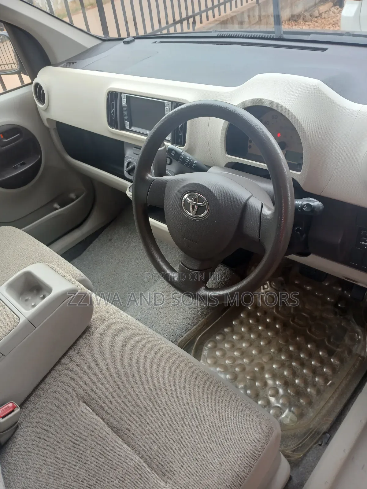 Toyota Passo 1.0 FWD 2016 Black