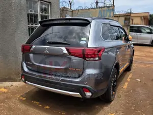 Mitsubishi Outlander 2017 Gray