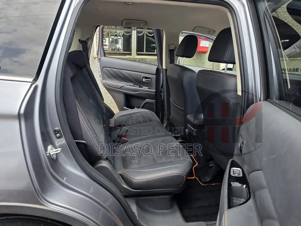 Mitsubishi Outlander 2017 Gray