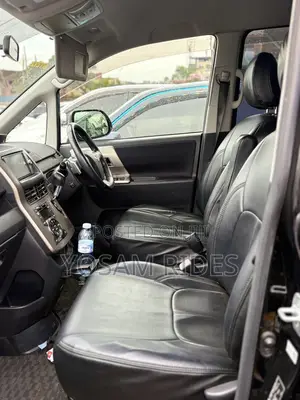 Toyota Noah 2.0 143hp FWD (7 Seater) 2013 Black
