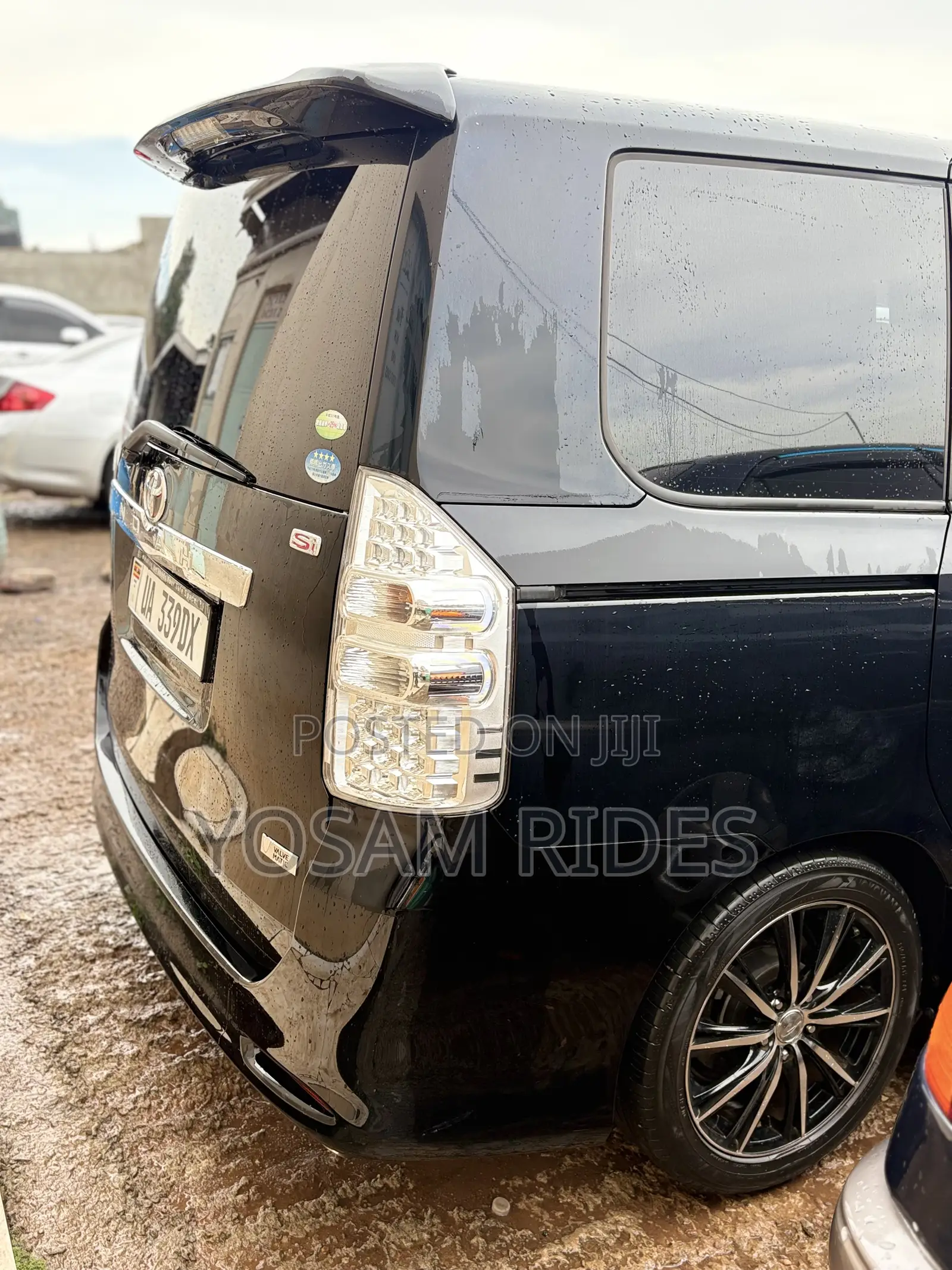 Toyota Noah 2.0 143hp FWD (7 Seater) 2013 Black