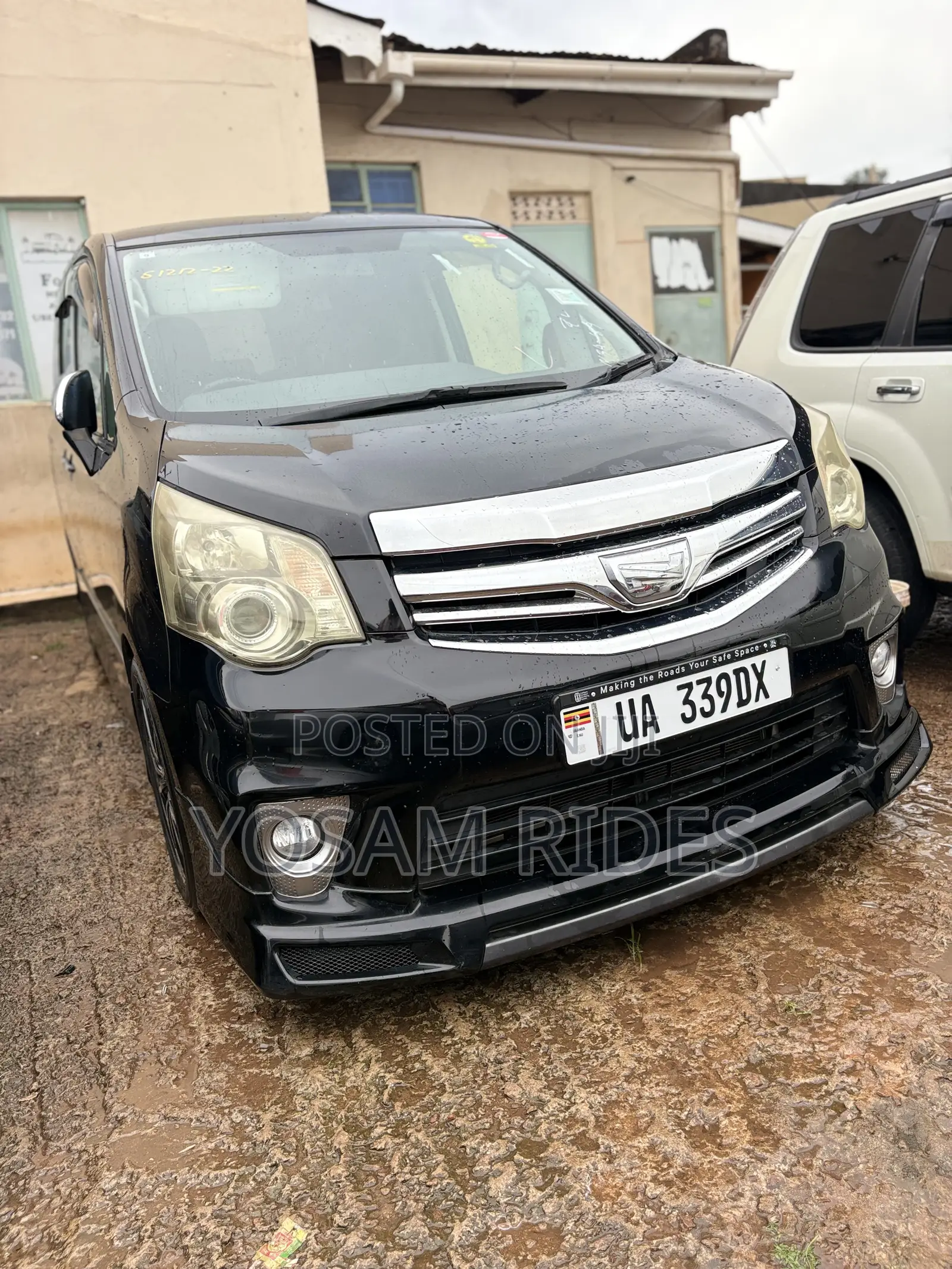 Toyota Noah 2.0 143hp FWD (7 Seater) 2013 Black
