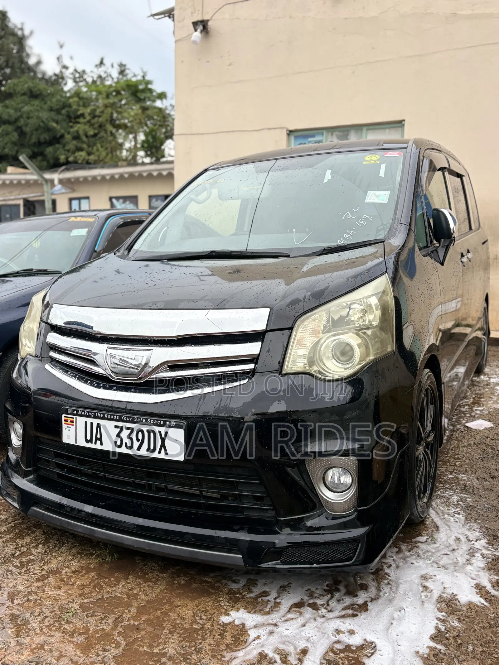 Toyota Noah 2.0 143hp FWD (7 Seater) 2013 Black