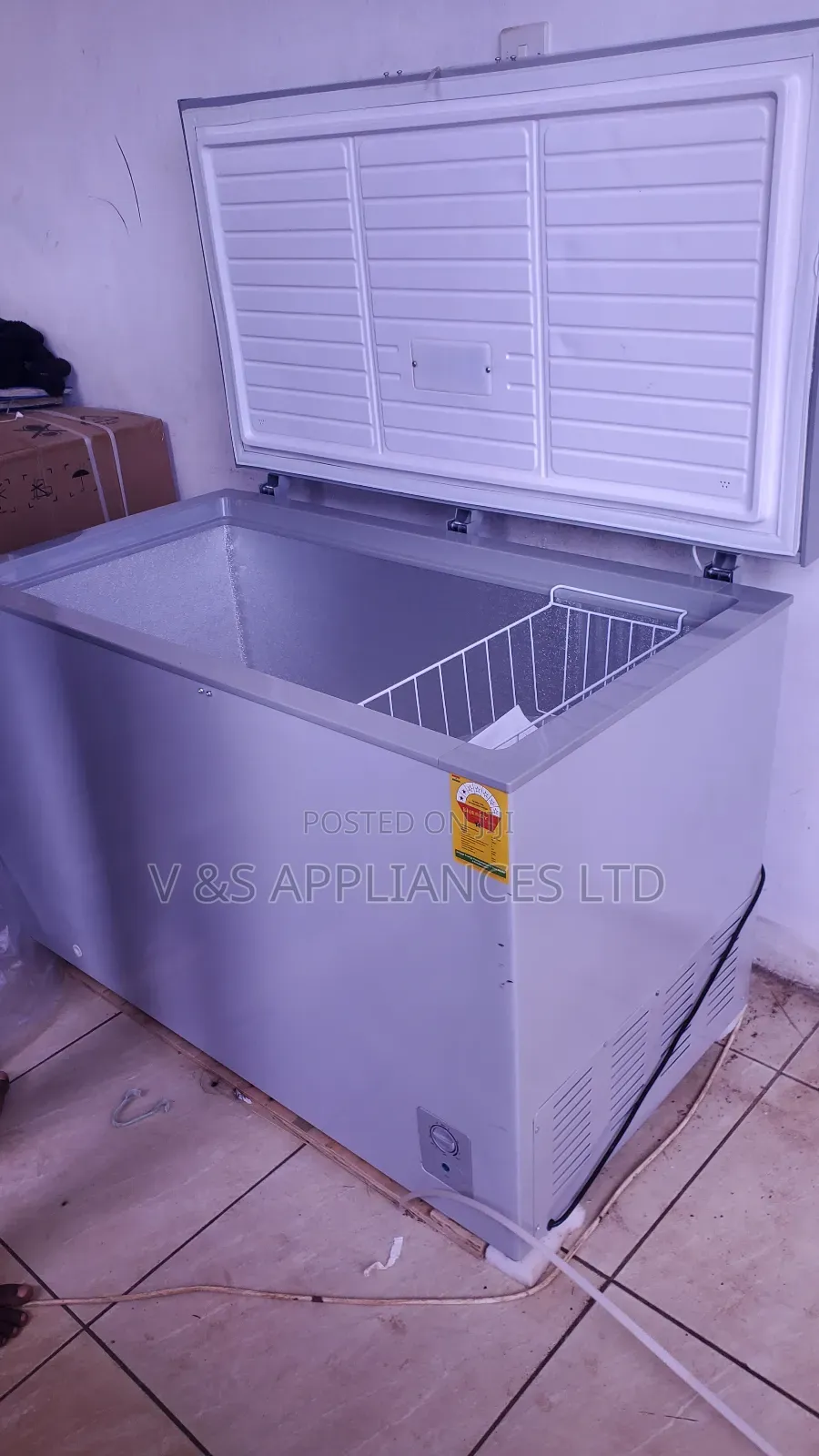 425l TCL Chest Freezer