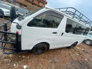 Toyota HiAce 2009 White