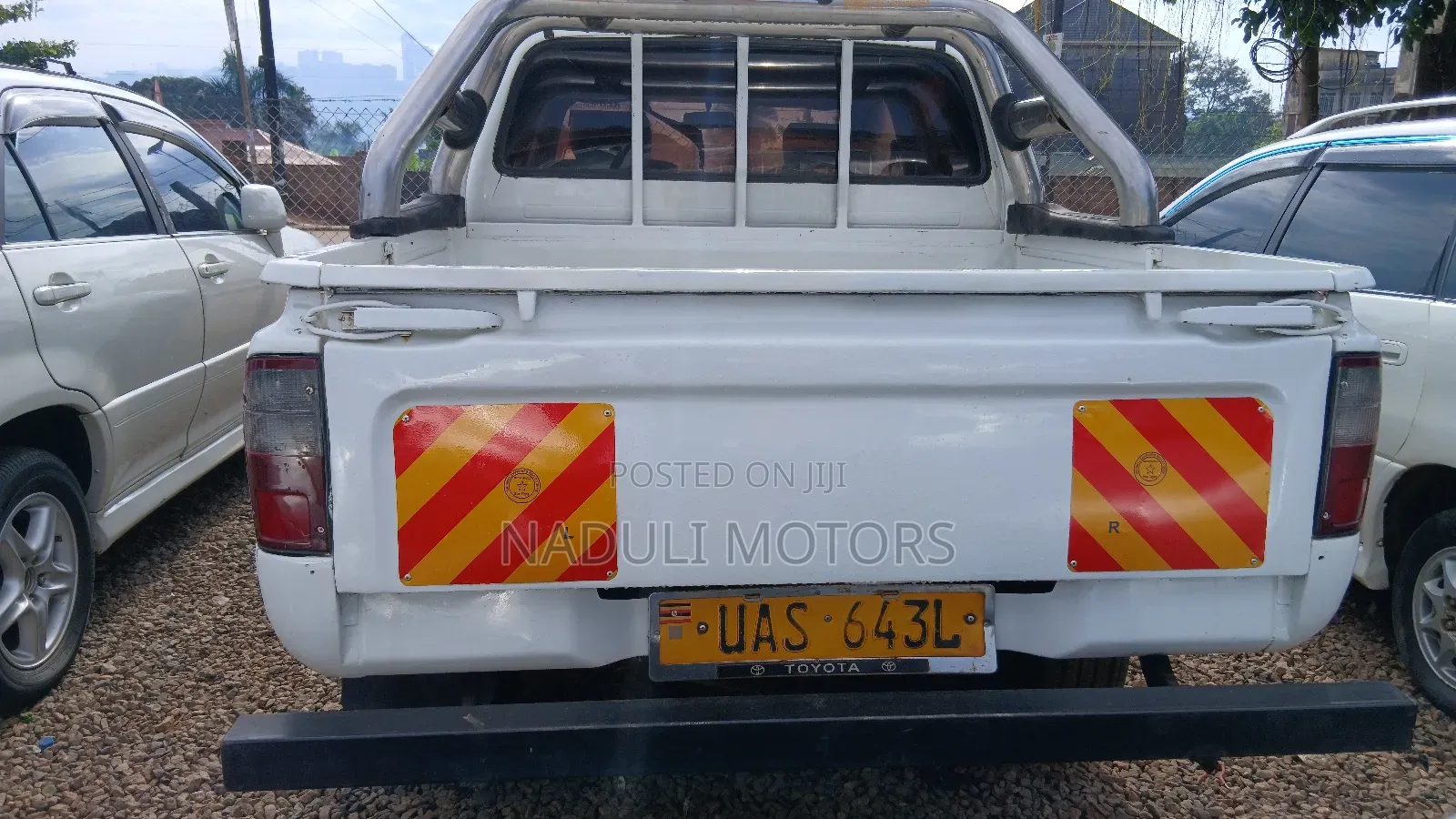 Toyota Hilux 2001 White