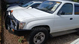 Toyota Hilux 2001 White