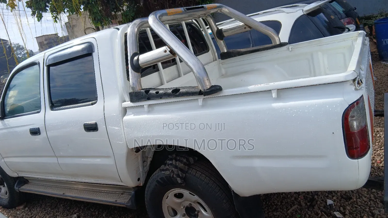 Toyota Hilux 2001 White