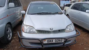 Toyota Platz 2002 Silver