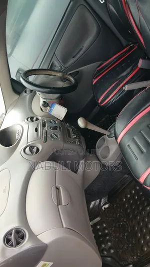 Toyota Platz 2002 Silver