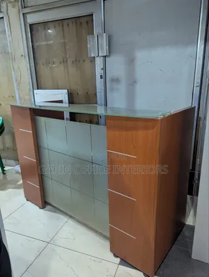 Second Hand Reception Desk// Table of Size 160cm // 1.6 Metres