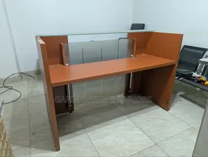 Second Hand Reception Desk// Table of Size 160cm // 1.6 Metres