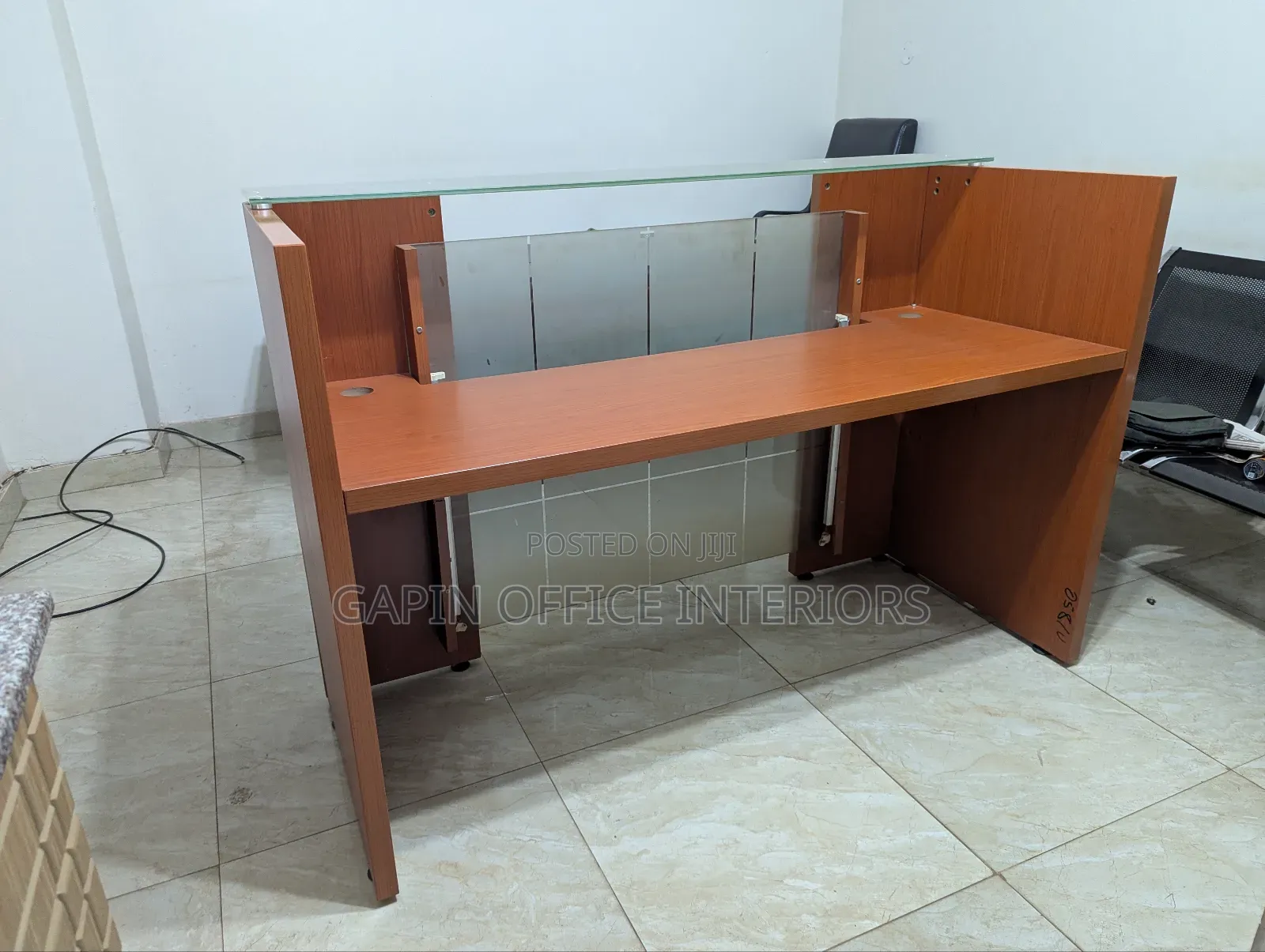 Second Hand Reception Desk// Table of Size 160cm // 1.6 Metres