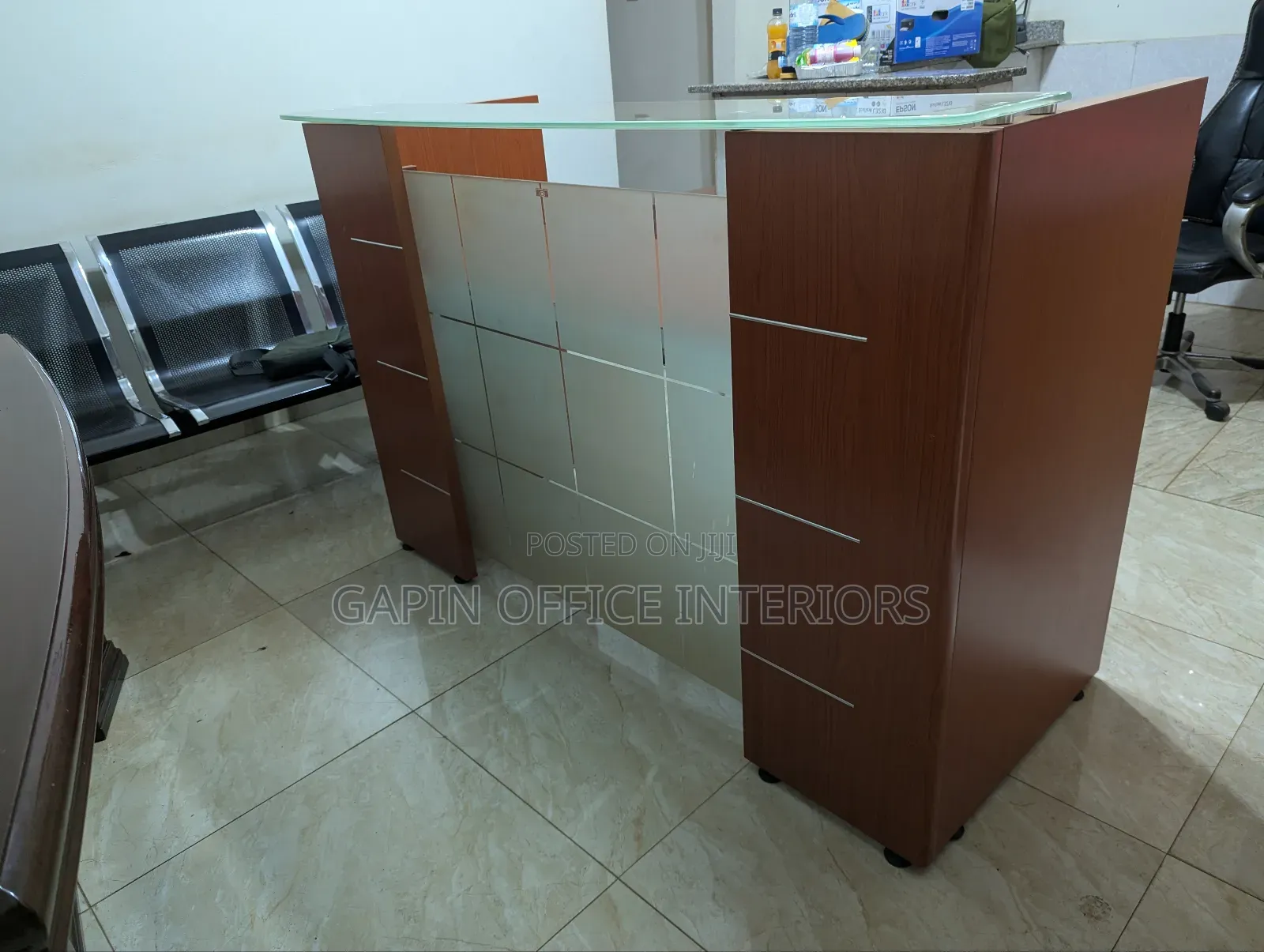 Second Hand Reception Desk// Table of Size 160cm // 1.6 Metres