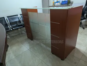 Second Hand Reception Desk// Table of Size 160cm // 1.6 Metres