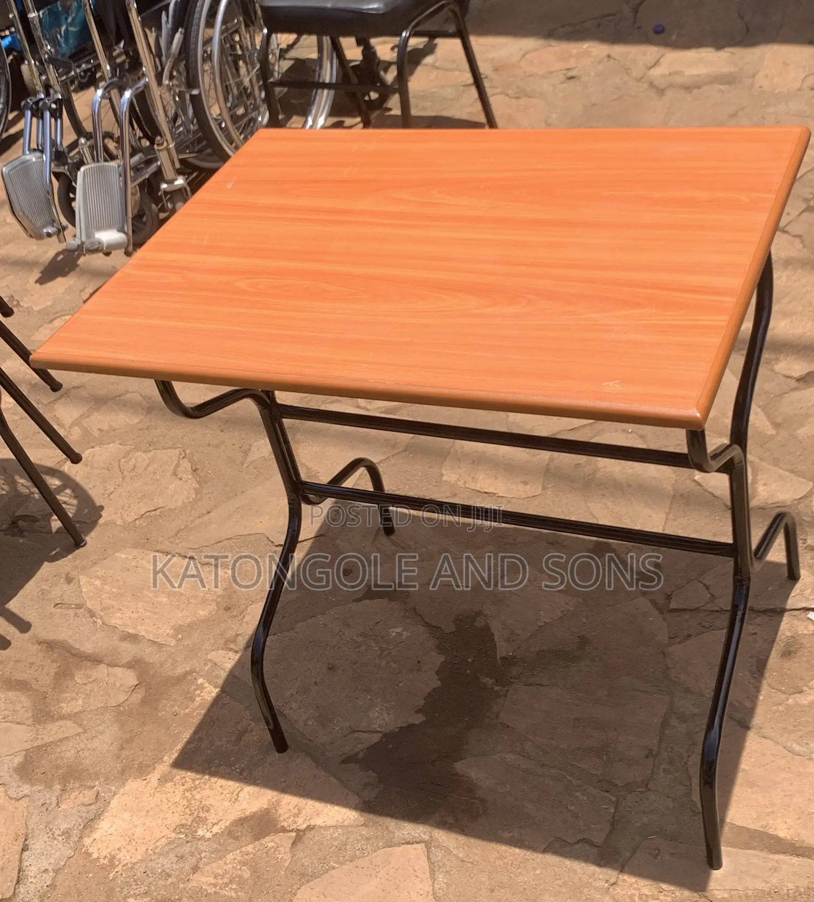Simple Reading/Restuarant Table