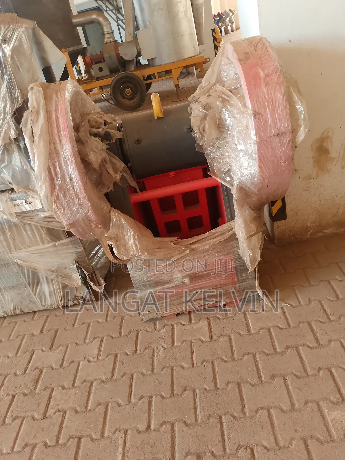 Commercial Stone Crusher Machine – Efficient Reliable
Price: Ugx 45m