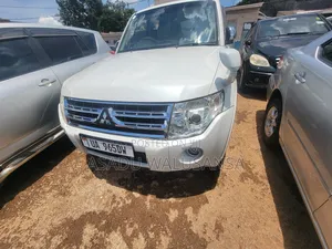 Mitsubishi Pajero 2010 White